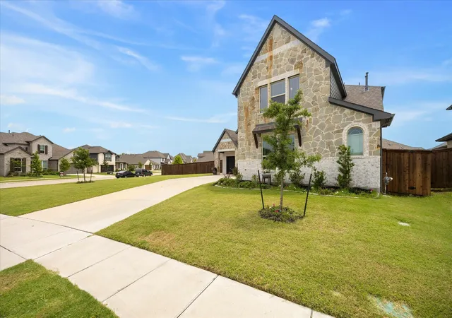 Photo 3 of Single family home for sale at 1904 Frediano Ln, Rockwall, TX 75032 | MLS# 21308146 | Listing updated on 2026-07-26
