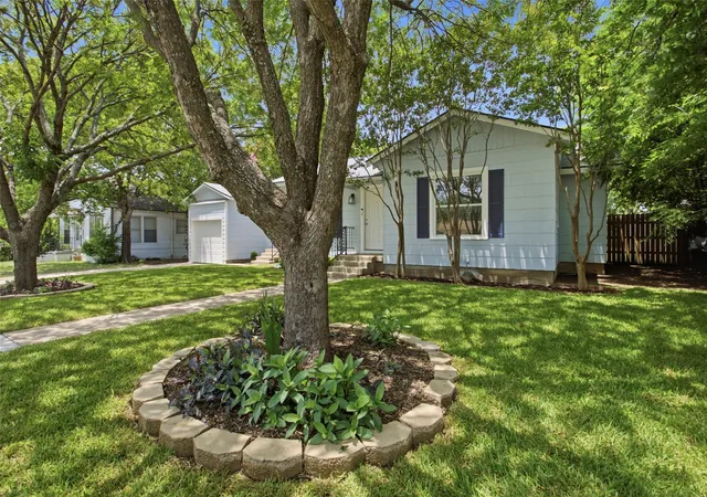 Photo 3 of Single family home for sale at 4930 Donnelly Ave, Fort Worth, TX 76107 | MLS# 21308239 | Listing updated on 2026-08-22