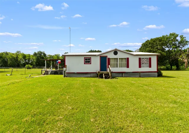 Photo 2 of Manufactured home for sale at 1501 2Nd St, Kerens, TX 75144 | MLS# 21308364 | Listing updated on 2026-08-24