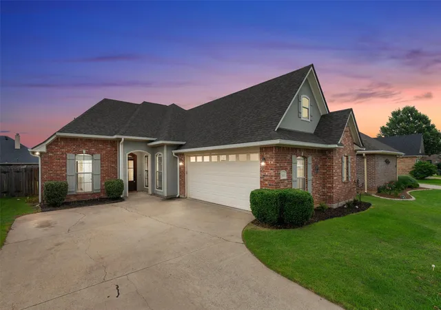 Single family home for sale at 313 Chancellorsville Ct, Bossier City, LA 71112 | MLS# 21308357
