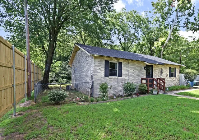 Photo 2 of Single family home for sale at 411 N Winnsboro St, Quitman, TX 75783 | MLS# 21306487 | Listing updated on 2026-08-22