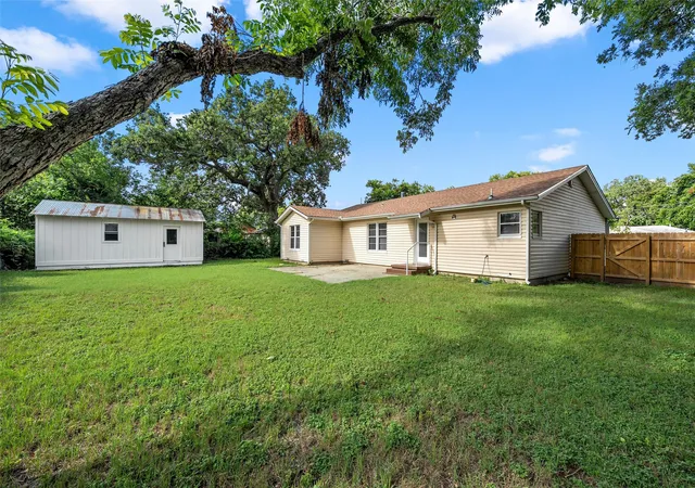 Homes for sale in Lacy Lakeview, TX | 609 N Norma Dr, Lacy Lakeview, TX 76705 | MLS# 21305526