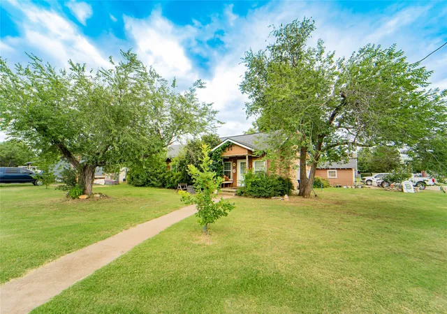 Homes for sale in Breckenridge, TX | 1211 & 1207 W Hullum St, Breckenridge, TX 76424 | MLS# 21307603