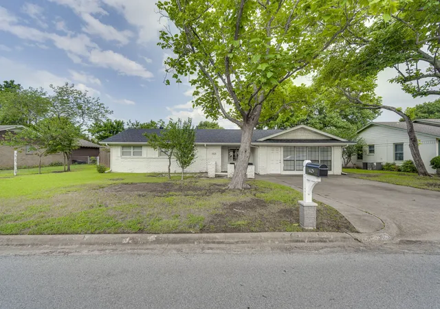 Photo 1 of Single family home for sale at 1425 Ridgecrest Dr, Midlothian, TX 76065 | MLS# 21307122 | Listing updated on 2026-08-27
