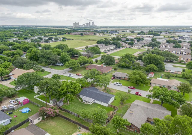 Homes for sale in Midlothian, TX | 1425 Ridgecrest Dr, Midlothian, TX 76065 | MLS# 21307122