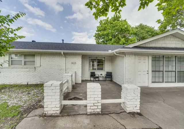 Photo 3 of Single family home for sale at 1425 Ridgecrest Dr, Midlothian, TX 76065 | MLS# 21307122 | Listing updated on 2026-08-27