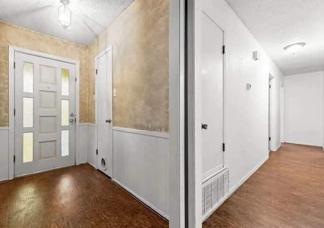 Photo 2 of Single family home for sale at 505 Pinewood Ln, Hewitt, TX 76643 | MLS# 21308442 | Listing updated on 2026-09-04