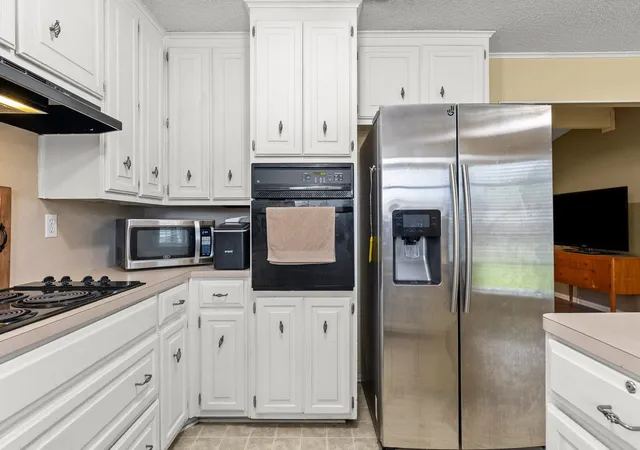 Photo 3 of Single family home for sale at 505 Pinewood Ln, Hewitt, TX 76643 | MLS# 21308442 | Listing updated on 2026-09-04