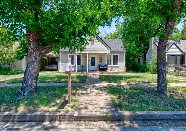 Homes for sale in Abilene, TX | 1233 Peach St, Abilene, TX 79602 | MLS# 21308498