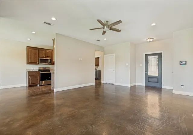 Homes for sale in Trenton, TX | 107 Indian Crk, Trenton, TX 75490 | MLS# 21308009