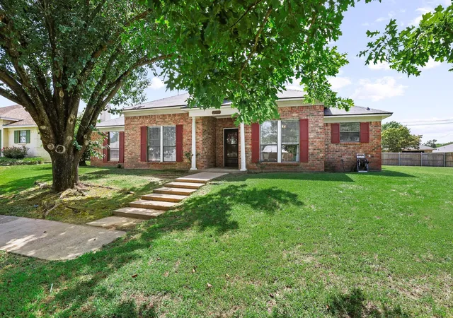 Photo 3 of Single family home for sale at 1804 Greenridge Ct, Sulphur Springs, TX 75482 | MLS# 21308430 | Listing updated on 2026-10-06