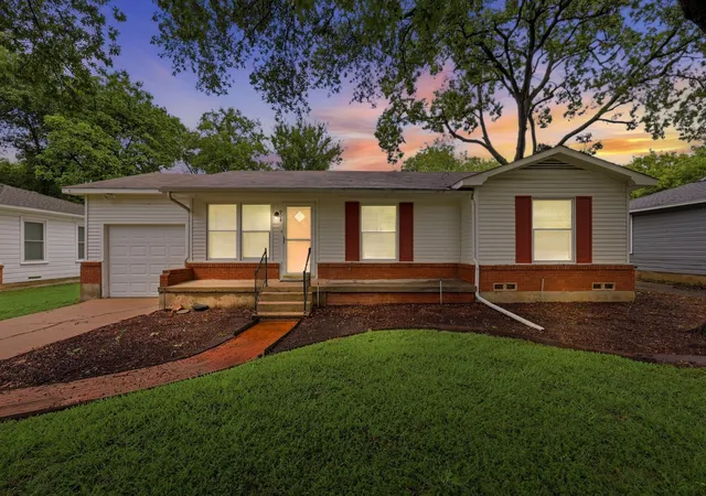 Homes for sale in Denton, TX | 904 Cordell St, Denton, TX 76201 | MLS# 21308167