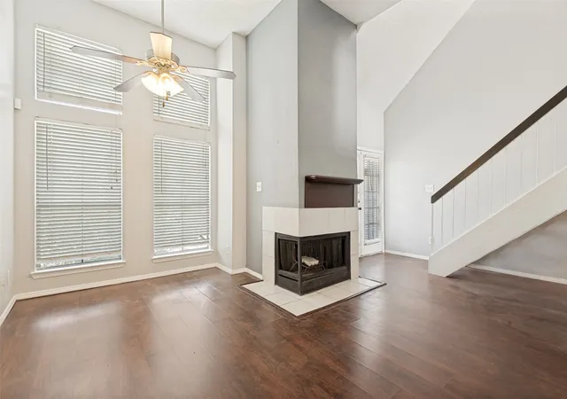 3rd image of 3406 Country Clb Dr W, Irving, TX 75038