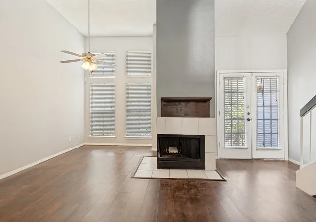 5th image of 3406 Country Clb Dr W, Irving, TX 75038