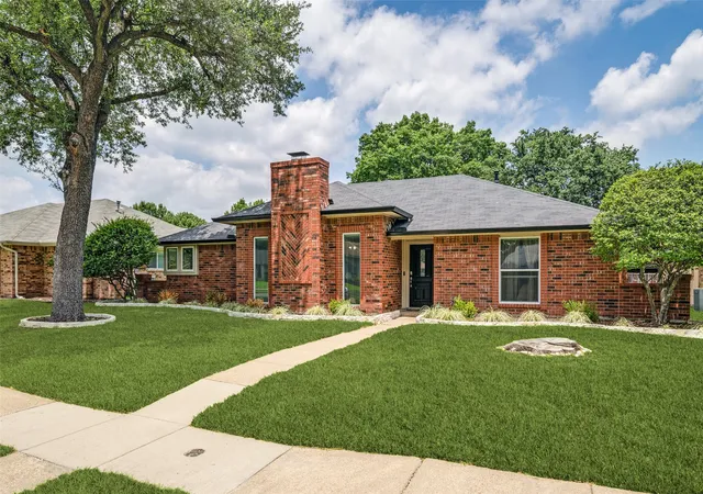 Photo 1 of Single family home for sale at 3701 Christopher Dr, Rowlett, TX 75088 | MLS# 21308244 | Listing updated on 2026-10-06