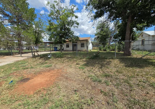 Homes for sale in Sweetwater, TX | 1005 W 3rd St, Sweetwater, TX 79556 | MLS# 21308532