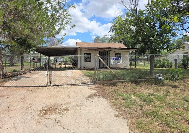 Homes for sale in Sweetwater, TX | 1005 W 3rd St, Sweetwater, TX 79556 | MLS# 21308532