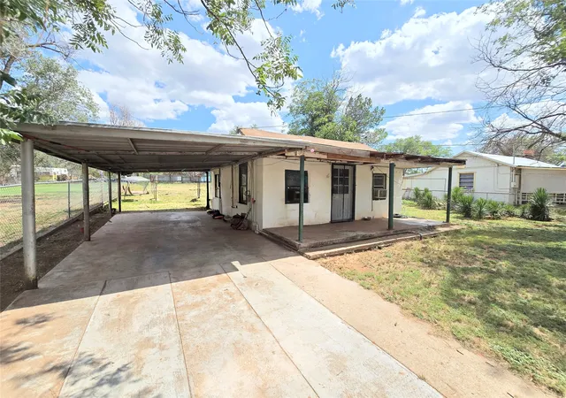 Homes for sale in Sweetwater, TX | 1005 W 3Rd St, Sweetwater, TX 79556 | MLS# 21308532