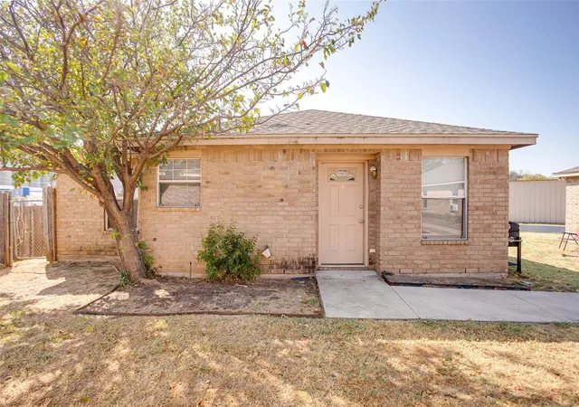 Photo 3 of Sale Pending at 121 Cambridge Dr, Saginaw, TX 76179 | MLS# 21308572 | Listing updated on 2026-07-20