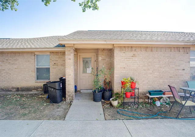Photo 4 of Sale Pending at 121 Cambridge Dr, Saginaw, TX 76179 | MLS# 21308572 | Listing updated on 2026-07-20