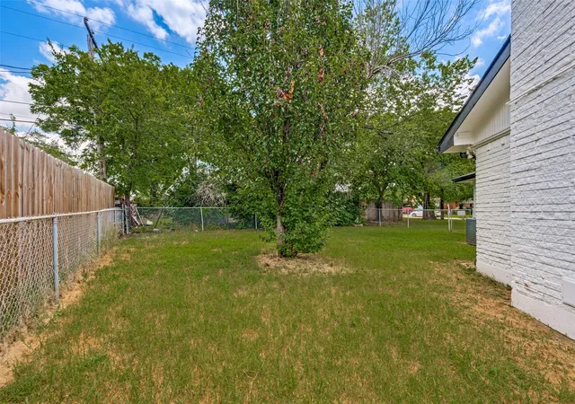 Photo 3 of Single family home for sale at 1112 Karla Dr, Hurst, TX 76053 | MLS# 21304610 | Listing updated on 2026-10-01