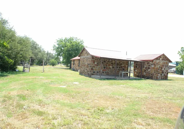 Photo 4 of Single family home for sale at 1006 S Bluffton, San Saba, TX 76877 | MLS# 21308619 | Listing updated on 2026-08-22
