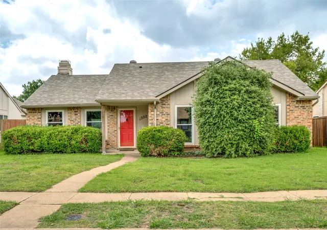 Homes for sale in Allen, TX | 1322 Crestview Dr, Allen, TX 75002 | MLS# 21307438