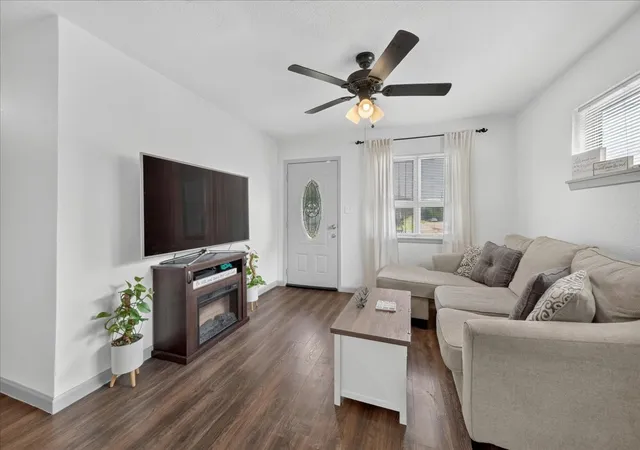 Photo 4 of Single family home for sale at 4956 Dunbar St, Fort Worth, TX 76105 | MLS# 21308415 | Listing updated on 2026-08-22