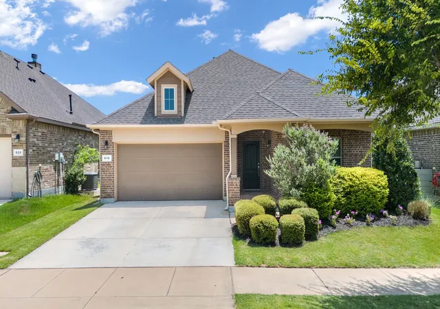 Photo 1 of Single family home for sale at 916 Hawks Wy, Argyle, TX 76226 | MLS# 21308777 | Listing updated on 2026-08-25