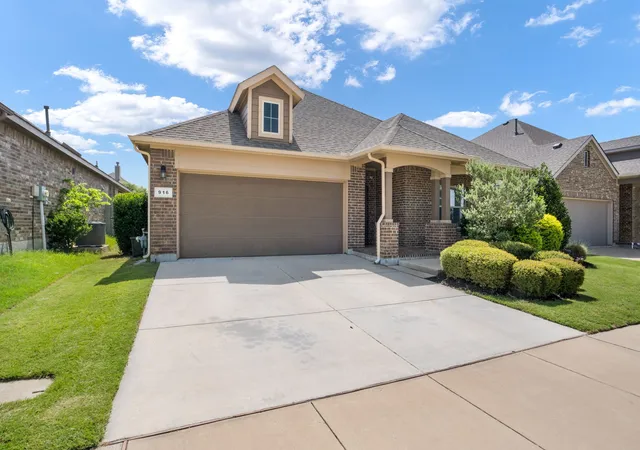 Photo 2 of Single family home for sale at 916 Hawks Wy, Argyle, TX 76226 | MLS# 21308777 | Listing updated on 2026-08-25
