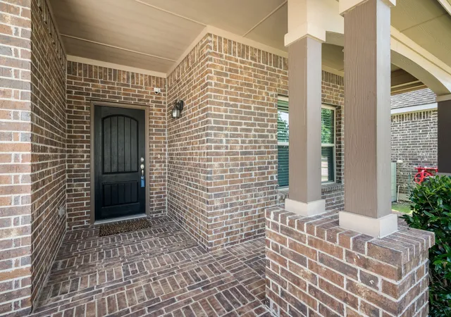Photo 3 of Single family home for sale at 916 Hawks Wy, Argyle, TX 76226 | MLS# 21308777 | Listing updated on 2026-08-25