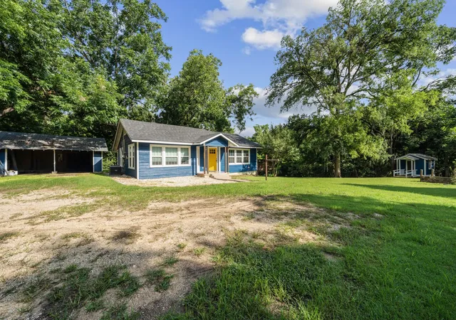 Photo 3 of Single family home for sale at 603 E Avenue A, Valley Mills, TX 76689 | MLS# 21308687 | Listing updated on 2026-09-21
