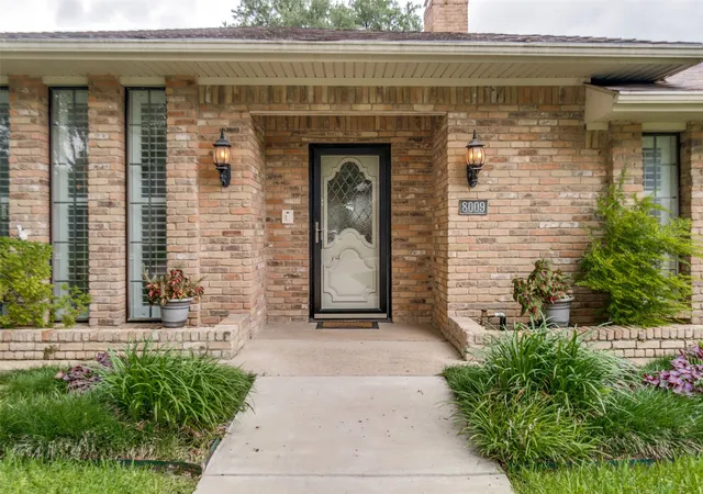 Photo 2 of Sale Pending at 8009 Abramshire Ave, Dallas, TX 75231 | MLS# 21307116 | Listing updated on 2026-07-22