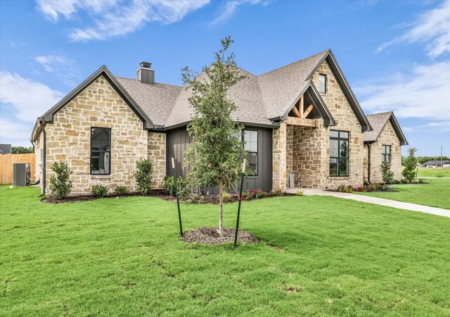 Photo 2 of Single family home for sale at 116 Cattail Ct, Waco, TX 76706 | MLS# 21308703 | Listing updated on 2026-07-11