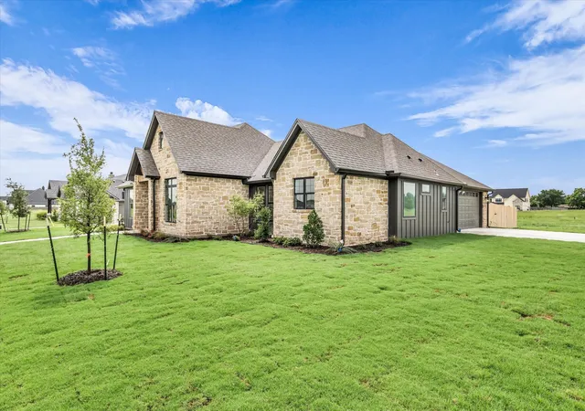 Photo 3 of Single family home for sale at 116 Cattail Ct, Waco, TX 76706 | MLS# 21308703 | Listing updated on 2026-07-11