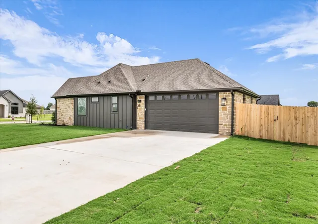 Photo 3 of Single family home for sale at 116 Cattail Ct, Waco, TX 76706 | MLS# 21308703 | Listing updated on 2026-07-11
