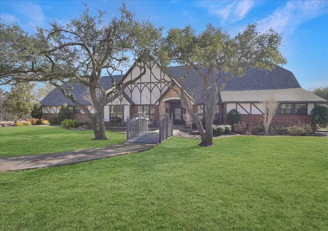 Photo 1 of Single family home for sale at 604 S Hampton Rd, Red Oak, TX 75154 | MLS# 21306131 | Listing updated on 2026-08-22