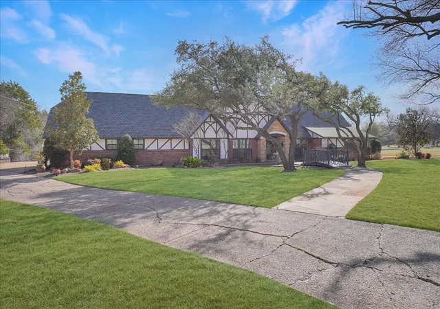 Photo 3 of Single family home for sale at 604 S Hampton Rd, Red Oak, TX 75154 | MLS# 21306131 | Listing updated on 2026-08-22