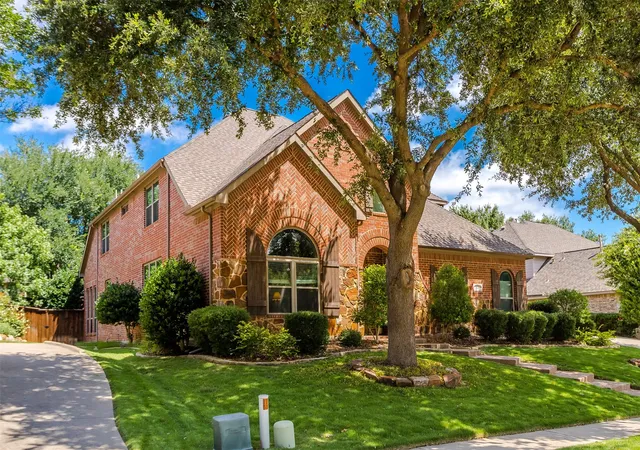 Photo 3 of Sale Pending at 7820 Linksview Dr, Mc Kinney, TX 75072 | MLS# 21304145 | Listing updated on 2026-07-24