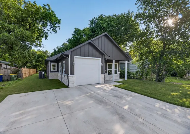 Homes for sale in Hillsboro, TX | 107 Smith St, Hillsboro, TX 76645 | MLS# 21308698