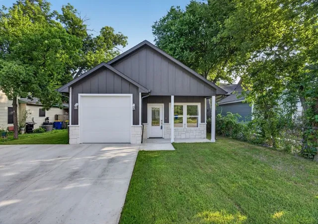 Homes for sale in Hillsboro, TX | 107 Smith St, Hillsboro, TX 76645 | MLS# 21308698
