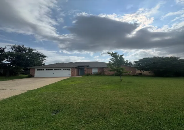 Photo 3 of Single family home for sale at 1610 Ocean Dr, Mansfield, TX 76063 | MLS# 21304575 | Listing updated on 2026-07-03