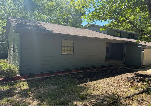 Photo 2 of Single family home for sale at 257 W Acres Rd, Mabank, TX 75156 | MLS# 21308923 | Listing updated on 2026-07-17