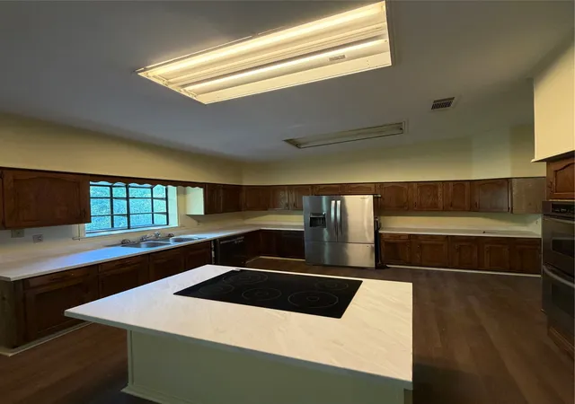 Photo 4 of Single family home for sale at 257 W Acres Rd, Mabank, TX 75156 | MLS# 21308923 | Listing updated on 2026-07-17