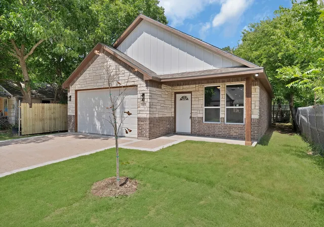 2nd image of 1112 Trinity St, Cleburne, TX 76031 | MLS# 21308951