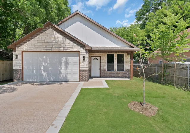 3rd image of 1112 Trinity St, Cleburne, TX 76031 | MLS# 21308951
