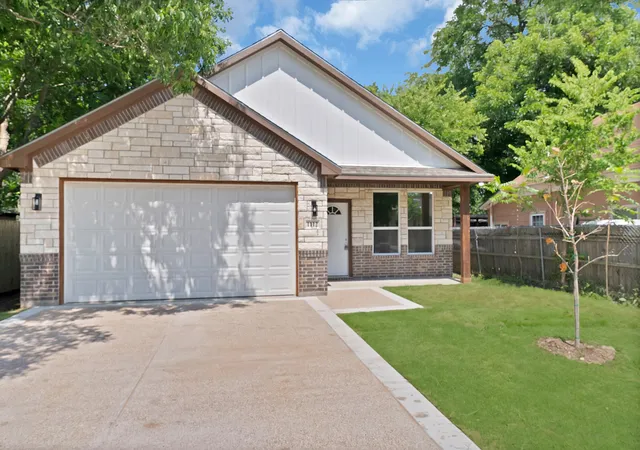 4th image of 1112 Trinity St, Cleburne, TX 76031 | MLS# 21308951