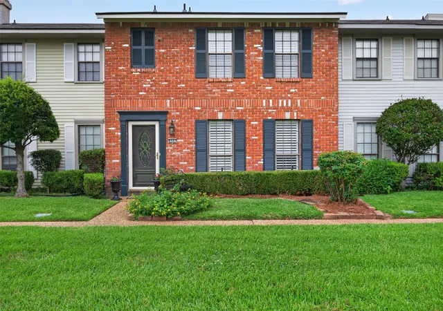 Townhouse for sale at 9507 Balsa Dr, Shreveport, LA 71115 | MLS# 21305034