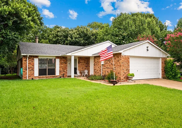 Photo 1 of Sale Pending at 643 Randa Ln, De Soto, TX 75115 | MLS# 21309039 | Listing updated on 2026-07-27