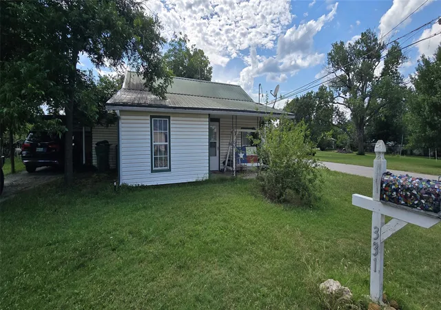 Photo 1 of Sale Pending at 331 N 5th St, Jacksboro, TX 76458 | MLS# 21309042 | Listing updated on 2026-08-31